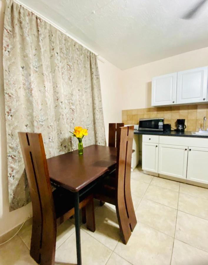 Hallandale Beach Motel With Free Parking And Full Kitchen ! No Extra Fees! Accepting Cash! المظهر الخارجي الصورة